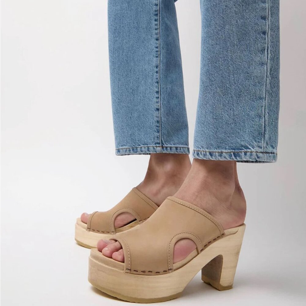 NO.6  Alexis Clog on Platform in Bone (Size 38/7)